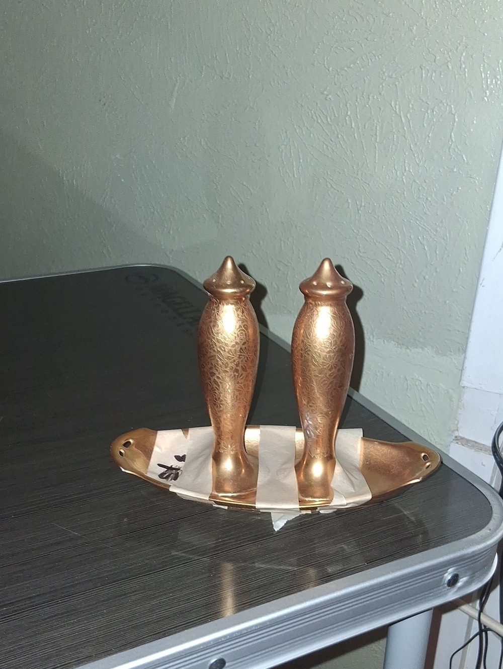 Vntg Pickard Stouffers Weeping Gold Encrusted Salt And Pepper Shakers